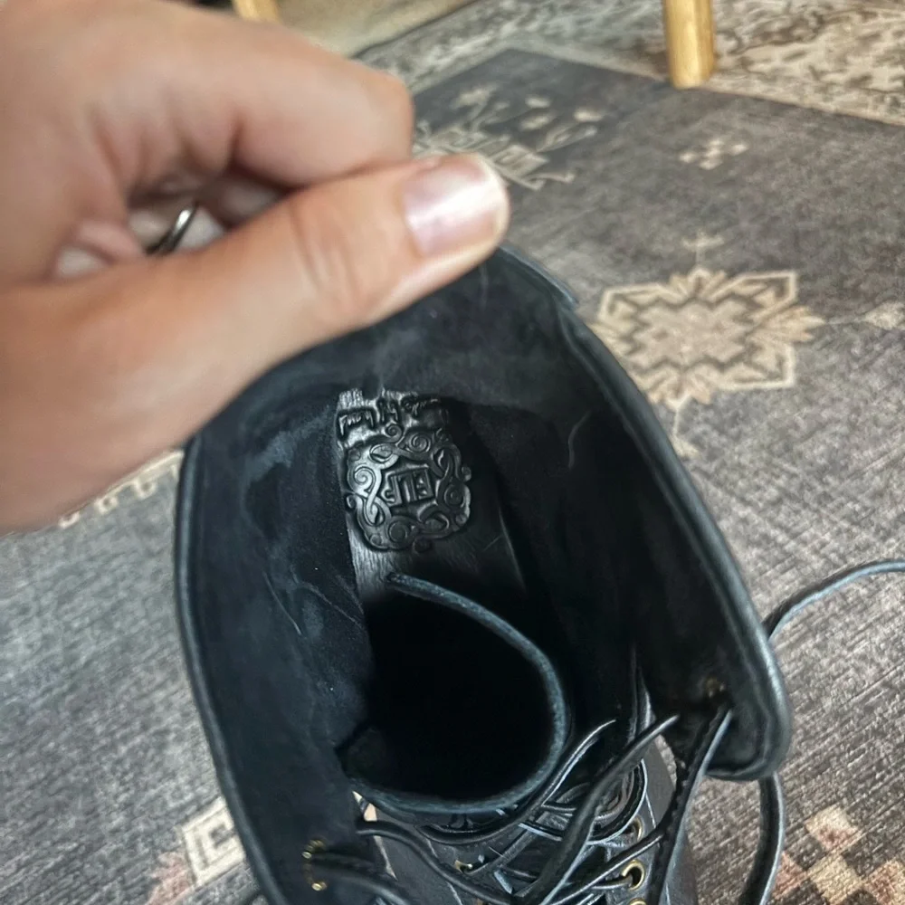 Like NEW High quality leather ELF Women's Black Leather Lace-Up Boots - Picture 11 of 12